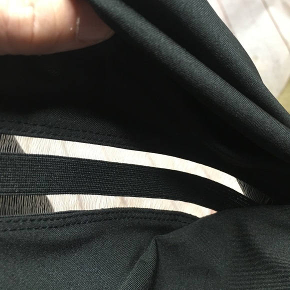 S2 Sportswear Black Mesh Insert Leggings Size Medium - Picture 4 of 7